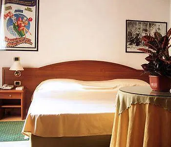 フェラーロ 2* ローマ