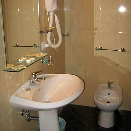 Ferraro Hotell 2*