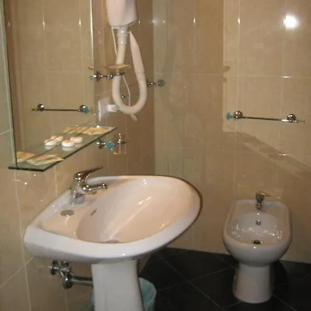 フェラーロ ホテル 2*